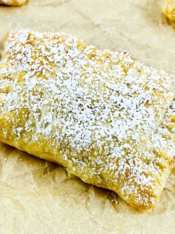strawberry hand pies thumbnail picture.