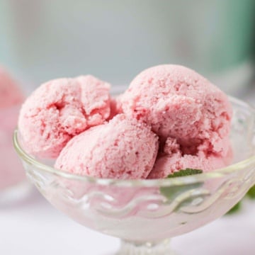strawberry ice cream recipe thumbnail picture.