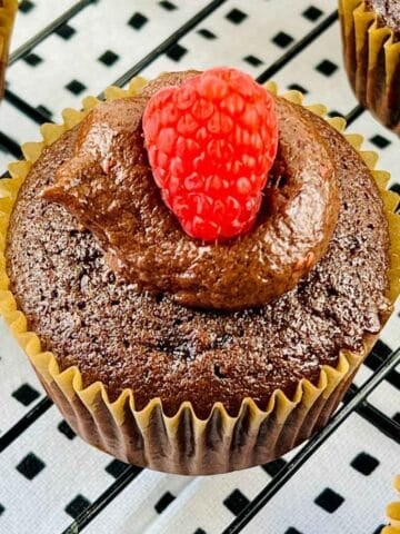 chocolate raspberry cupcakes thumbnail picture.