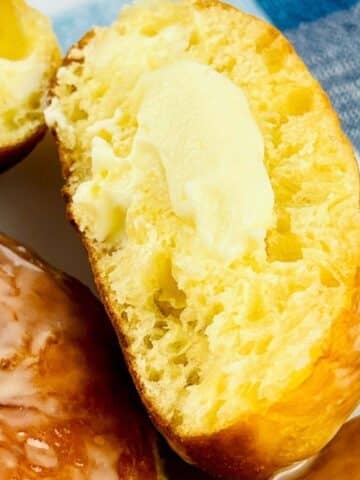 Thumbnail of bavarian cream donuts.